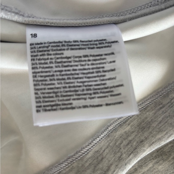 Lululemon Gray Hoodie size 18 in excellent condition - Picture 4 of 4